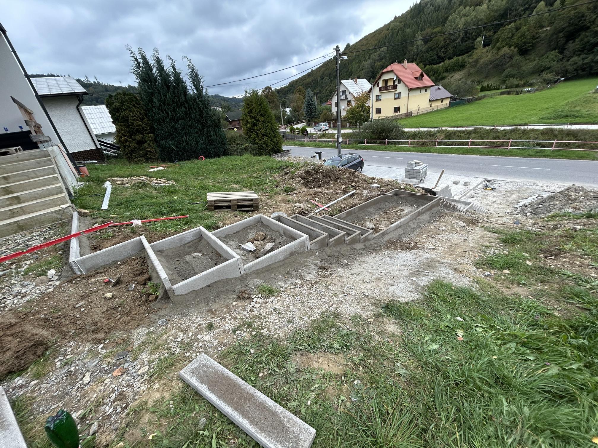 Vonkajšie schodisko zo zámkovej dlažby realizácia exteriéru Žilina
